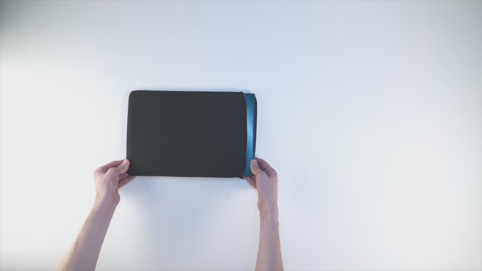 Load video: Tern Setups portable monitor product video